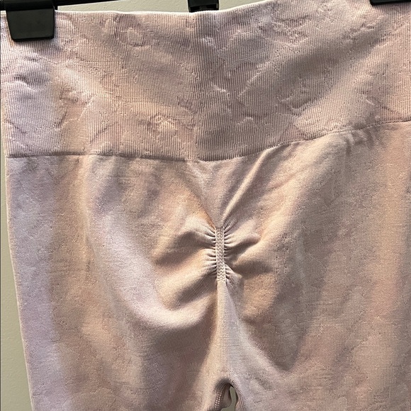 Gymshark Light Pink Leggings - Size Medium - Picture 7 of 9